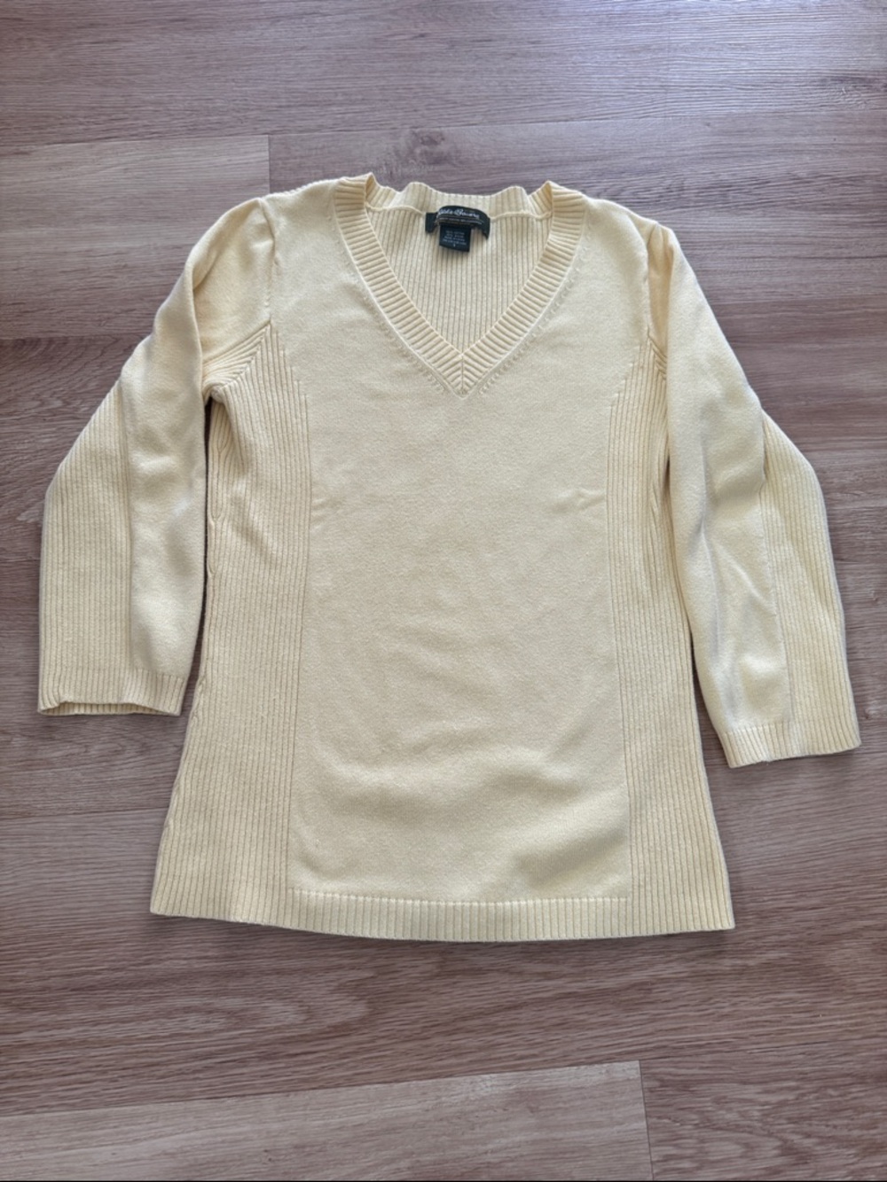 Eddie Bauer Women's V-Neck Light Yellow Sweater with Cute Ribbing Detail